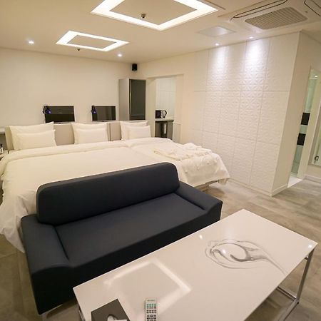 Ekklim Classic Hotel Пхёнтхэк Экстерьер фото