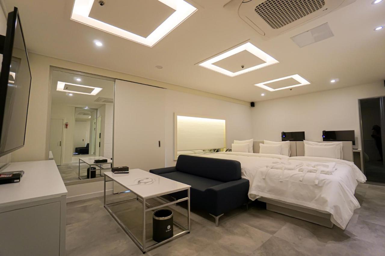Ekklim Classic Hotel Пхёнтхэк Экстерьер фото